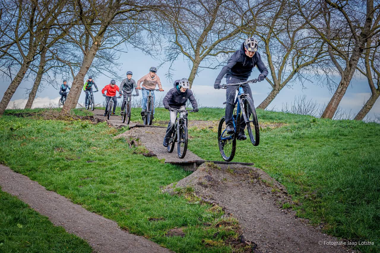 MTB'ers in het Park van Luna