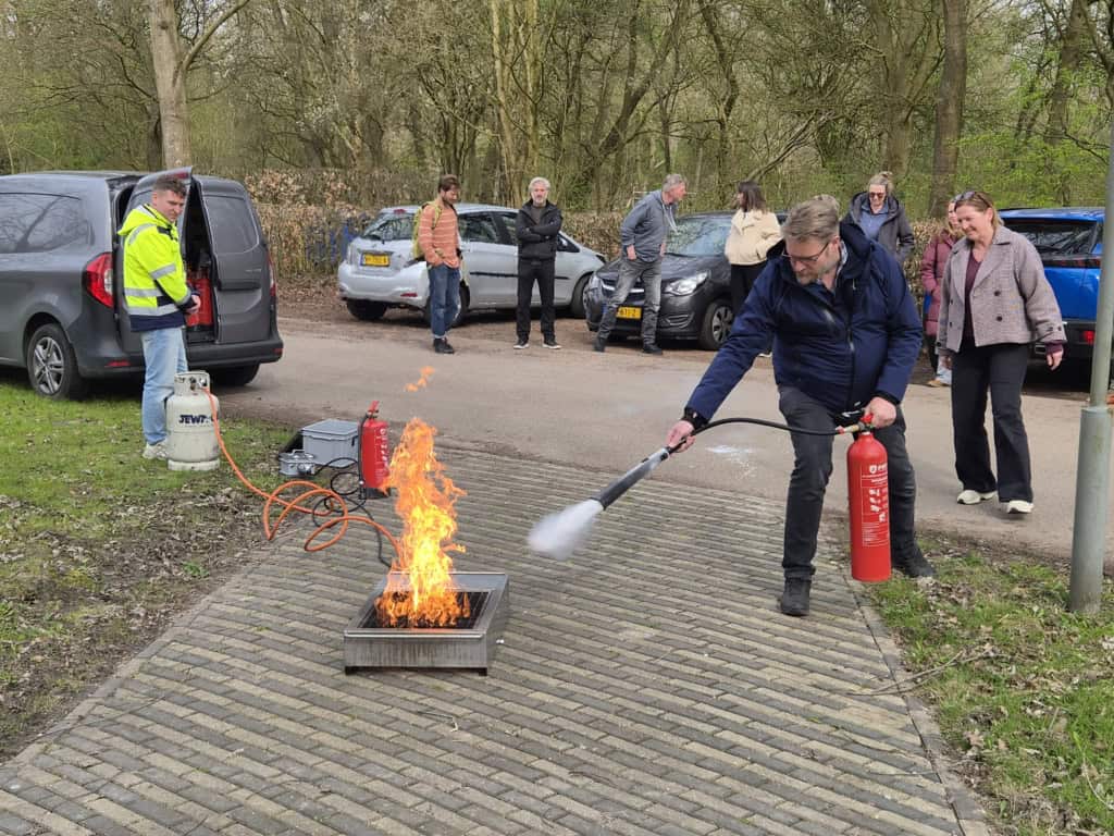 Medewerkers van RNH volgen een BHV-cursus